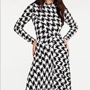 Ann Taylor Black & white houndstooth dress. Condition 10/10 never worn